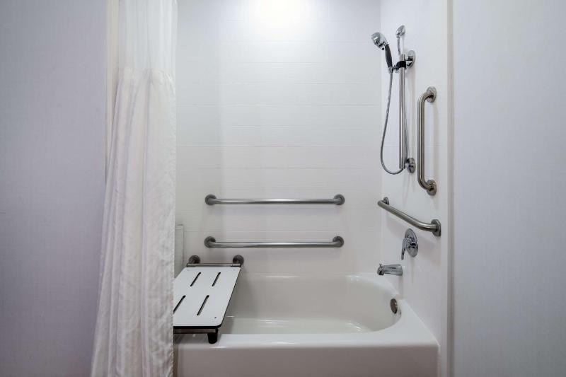 King Room with Accessible Tub - Mobility Access image 3