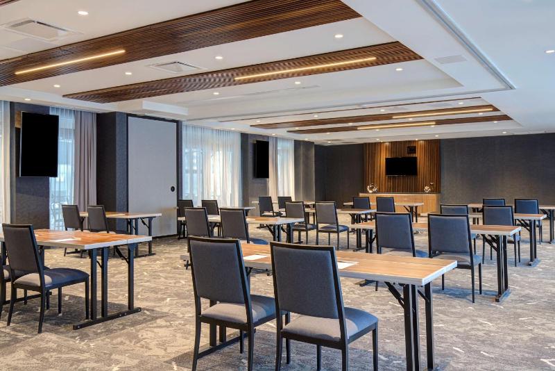Hampton Inn by Hilton Montreal Downtown - image 10