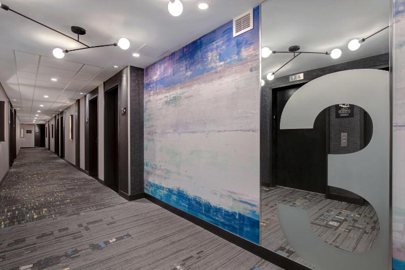 Hampton Inn by Hilton Montreal Downtown - image 6