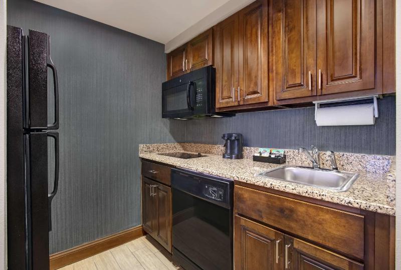 One-Bedroom Deluxe King Suite - Non-Smoking image 3