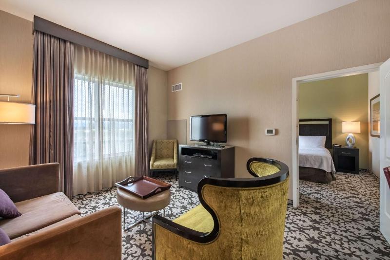 One-Bedroom King Suite - Non-Smoking image 4