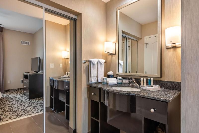 One-Bedroom King Suite - Non-Smoking image 3