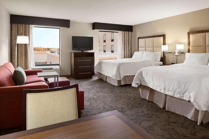 Room with Two Queen Beds - Non-Smoking image 3