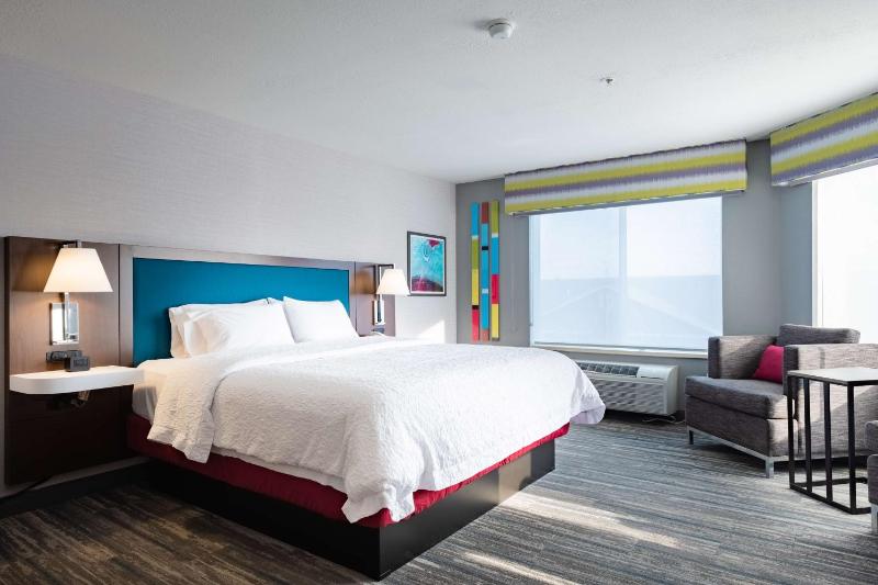 Deluxe King Room - Non-Smoking image 1