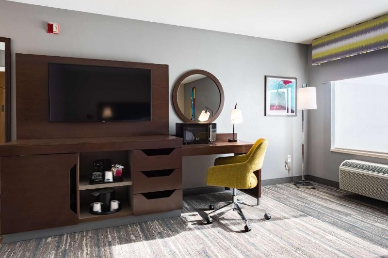 King Room - Non-Smoking image 3