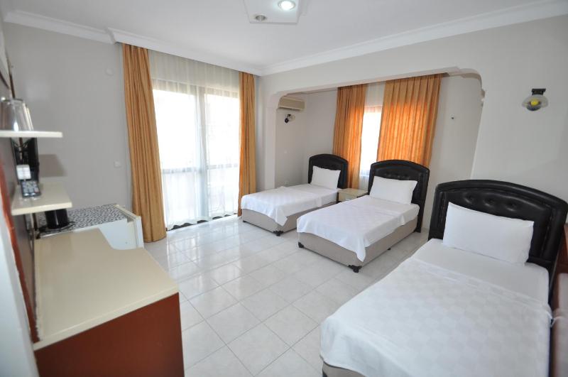 Standard Triple Room image 1