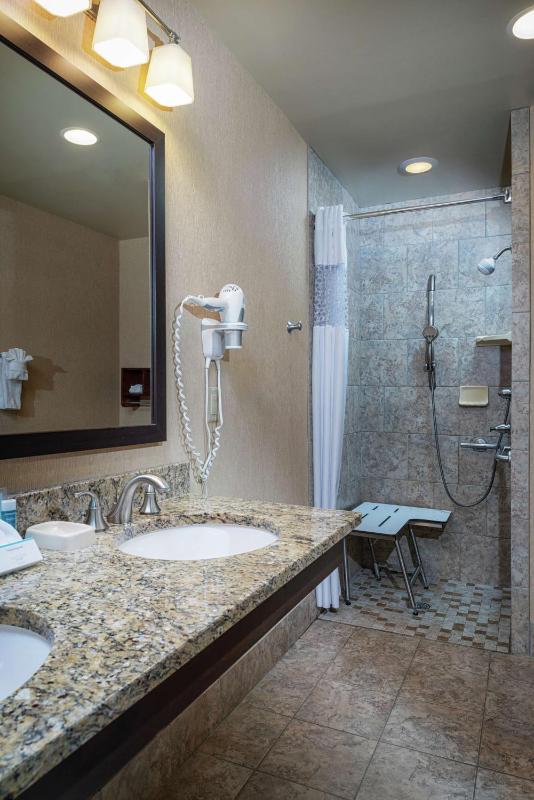 Queen Room with Roll-In Shower - Disability Access/Non-Smoking image 2