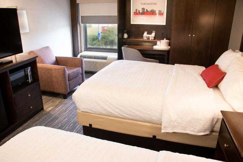 Queen Room with Two Queen Beds - Hearing Access/Non-Smoking image 4