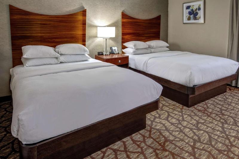 Queen Room with Two Queen Beds image 4