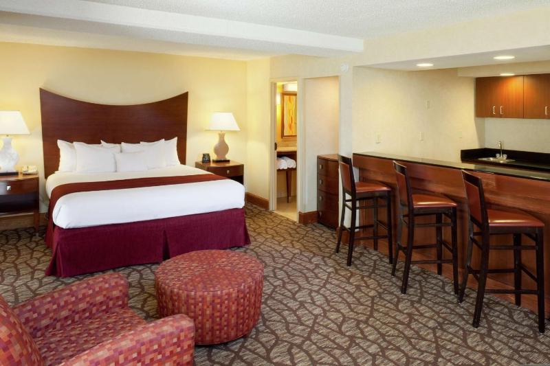 Junior King Suite - Non-Smoking image 4