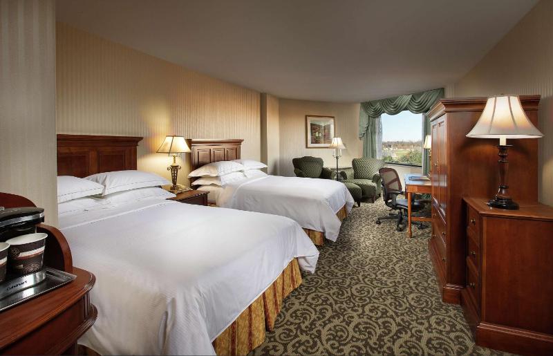 Large Double Room with Two Double Beds image 1