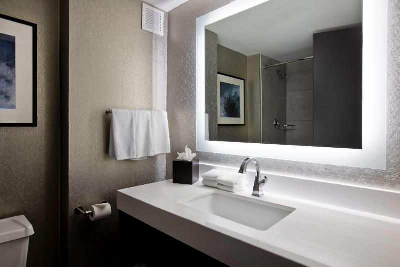 King Room - Mobility Access/Non-Smoking image 3
