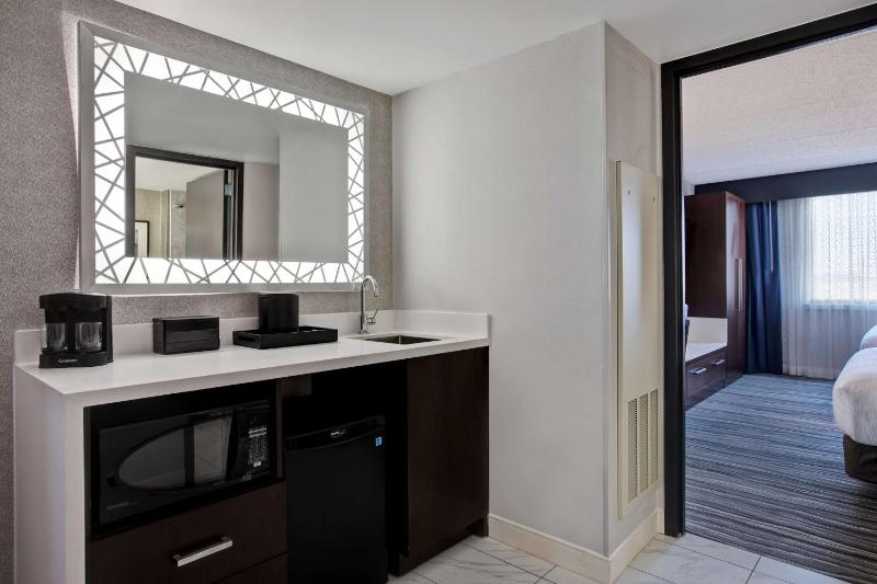 Suite with Two Double Beds - Non-Smoking image 4