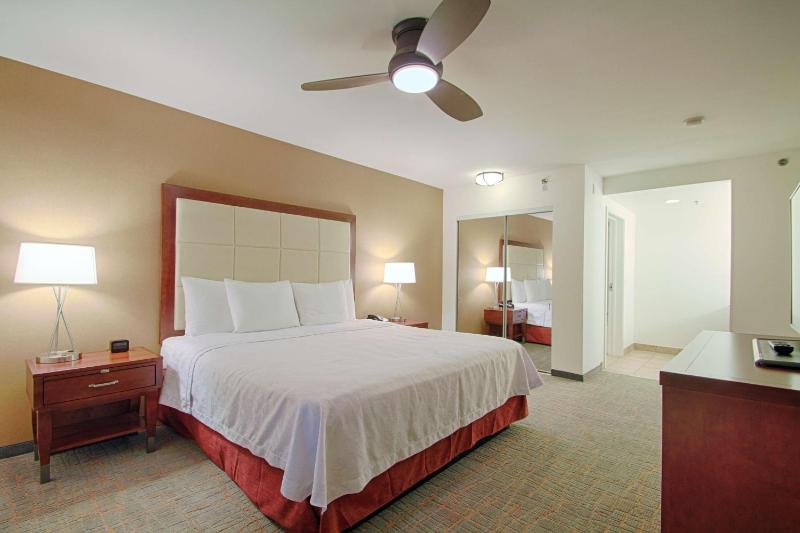 One-Bedroom King Suite - Non-Smoking image 3