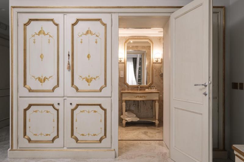 Signature Suite image 4