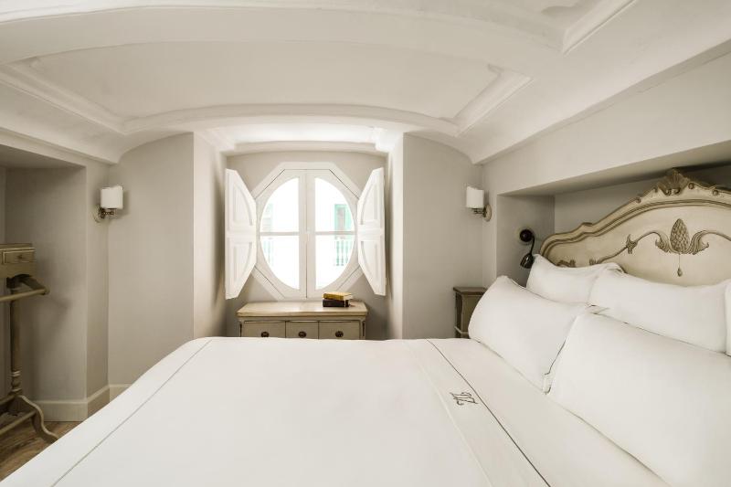 Deluxe Suite image 1