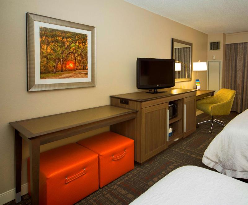 Two Queen Beds with Sitting Area- Non-Smoking image 4