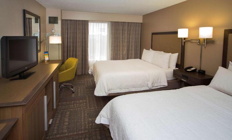 Room with Two Queen Beds - Non-Smoking image 3