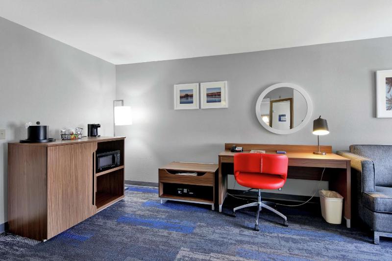 King Suite - Mobility and Hearing Access/Non-Smoking image 2
