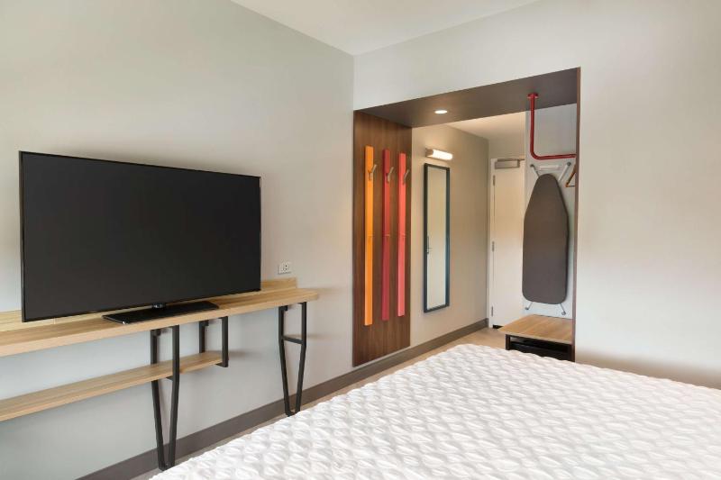 King Room image 3