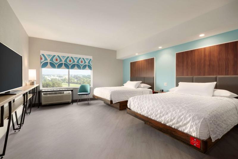 Queen Room with Two Queen Beds image 3