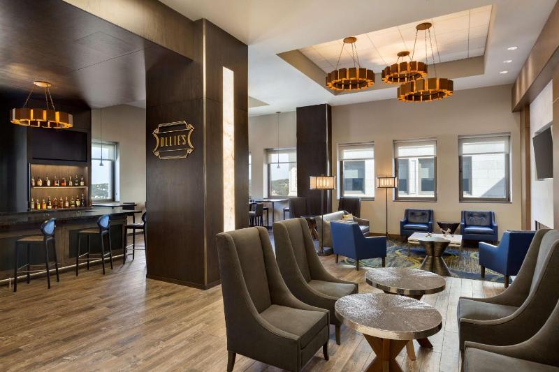 Embassy Suites By Hilton Pittsburgh-Downtown - image 12