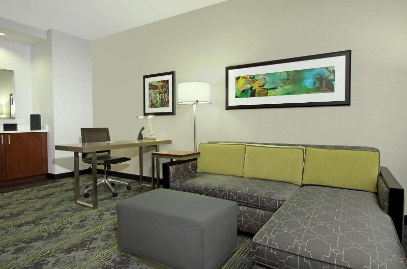 One-Bedroom King Suite with River View image 4