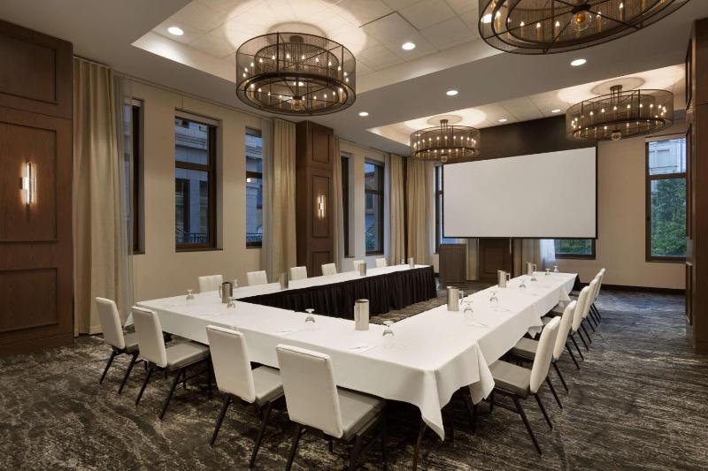 Embassy Suites By Hilton Pittsburgh-Downtown - image 16