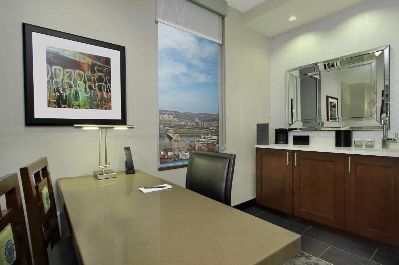 King Studio Suite image 2
