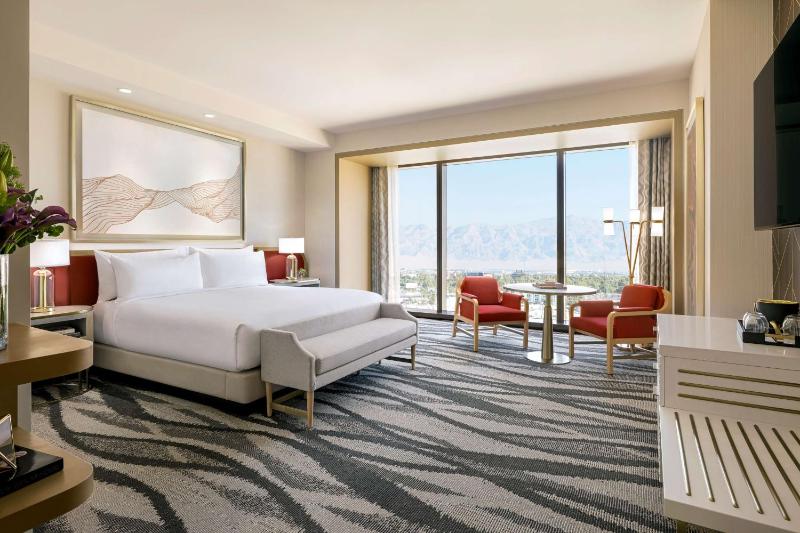 Premium King Room with City View image 1