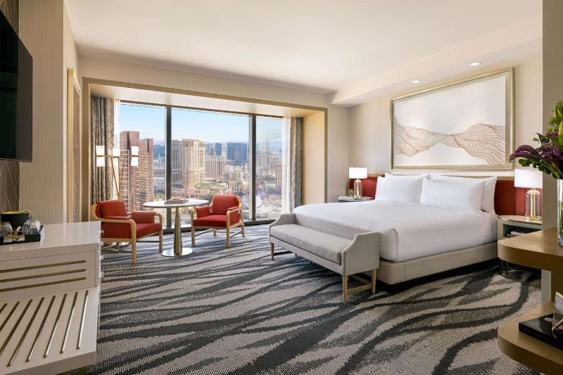 Premium King Room with Strip View - Hearing Accessible image 3