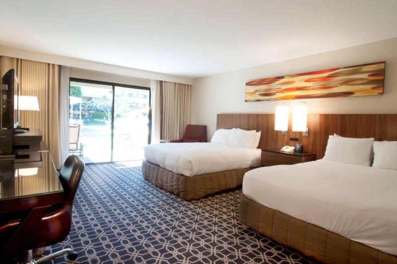 Hilton Palm Springs - image 4