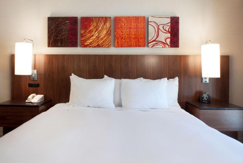 King Room (No Resort Fees) image 1