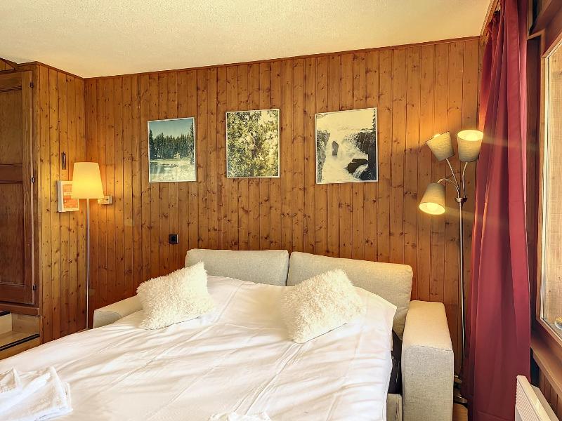 One-Bedroom Apartment with Balcony - West image 4