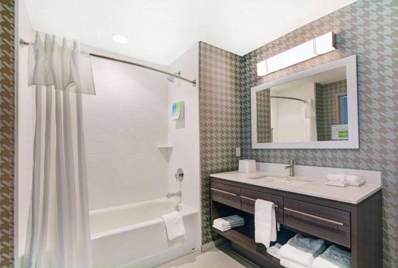 Studio Suite with Two Queen Beds - Hearing Access/Non-Smoking image 2