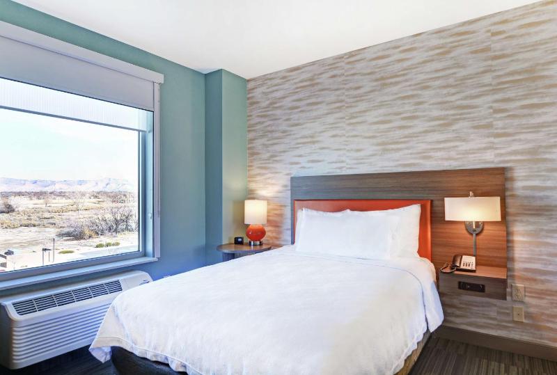 One-Bedroom Queen Suite - Non-Smoking image 3