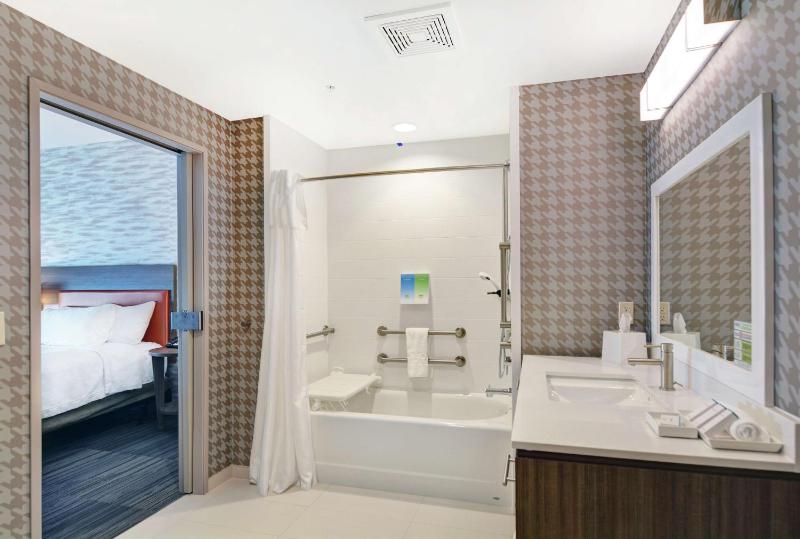 Queen Studio with Two Queen Beds - Mobility and Hearing Access/Non-Smoking image 2
