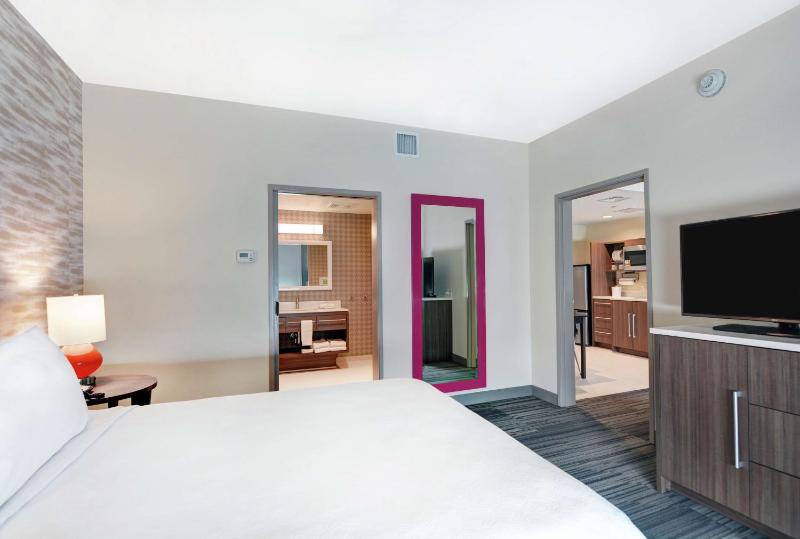 One-Bedroom Queen Suite - Non-Smoking image 1