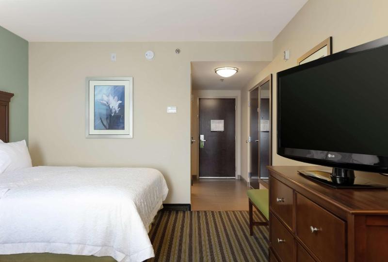 Room with Two Queen Beds - Non-Smoking image 2