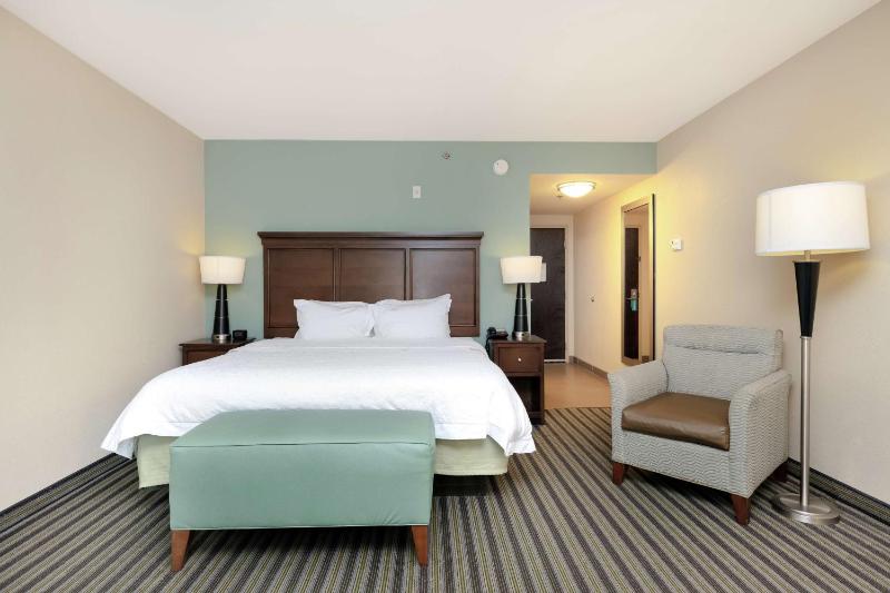 King Room with King Bed - Non-Smoking image 3