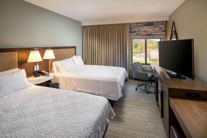Room with Two Queen Beds - Non-Smoking image 1