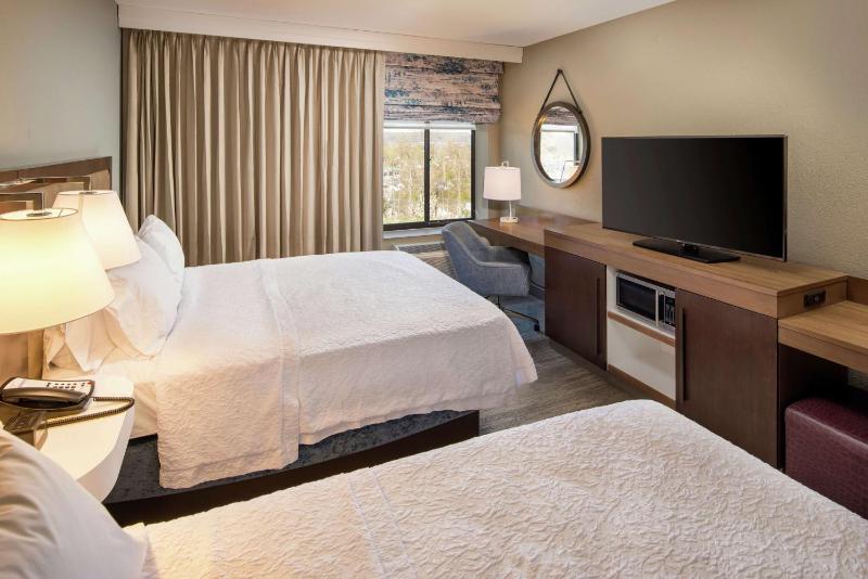 Room with Two Queen Beds - Non-Smoking image 3