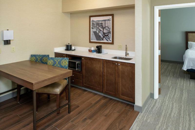 One-Bedroom King Suite - Non-Smoking image 3