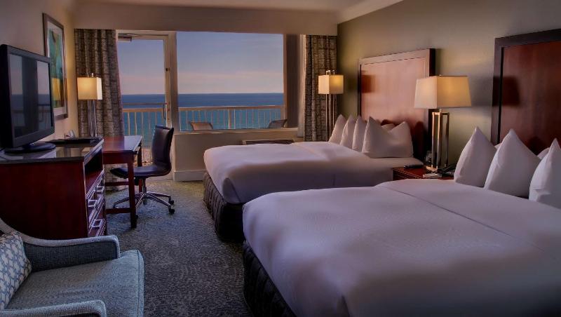 Deluxe Queen Room with Two Queen Beds image 3
