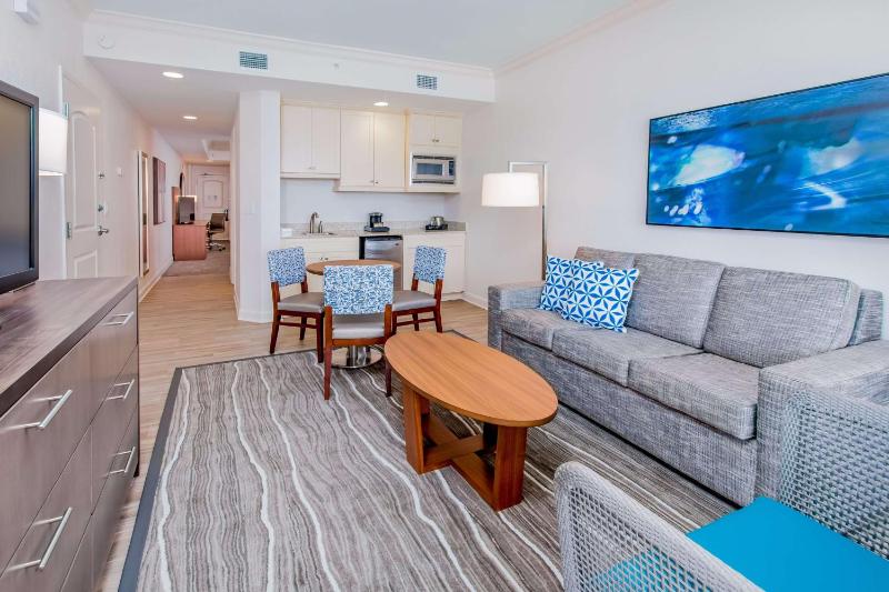 Queen Suite with Gulf View image 3