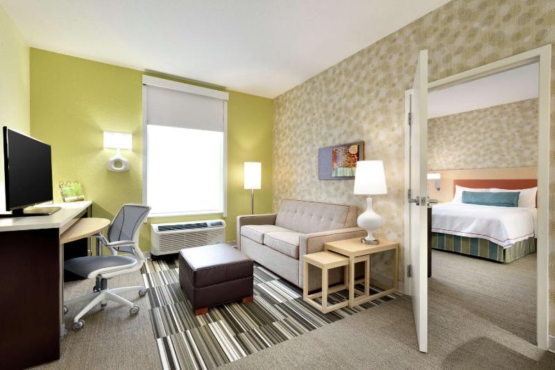 One-Bedroom Queen Suite - Non-Smoking image 1