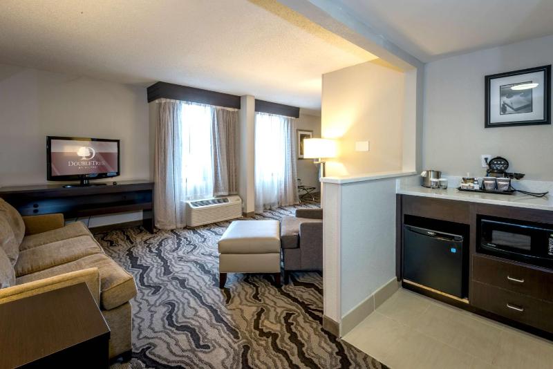 King Room with Roll-In Shower - Mobility and Hearing Access