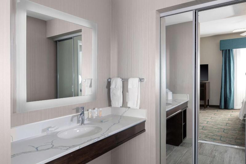 One-Bedroom King Suite - Non-Smoking image 3