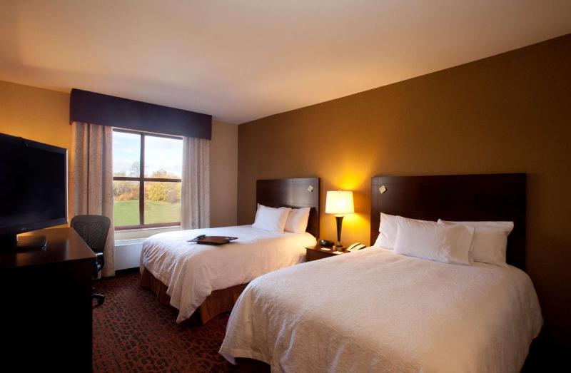 Room with Two Queen Beds - Non-Smoking image 3