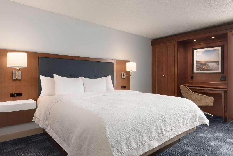 King Room with King Bed - Non-Smoking image 2